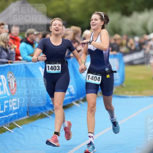 30.08.2026 - Elbe Triathlon Hamburg LAZAROV Photography http://msf.ph/oto/10028777 30.08.2026 11:57:37 Ziel 860, 1403, 1404 meine-sportfotos.de