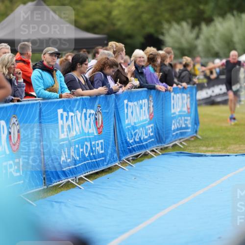 30.08.2026 - Elbe Triathlon Hamburg LAZAROV Photography http://msf.ph/oto/10028794 30.08.2026 11:58:04 Ziel 962, 1333, 1443, 1458 meine-sportfotos.de
