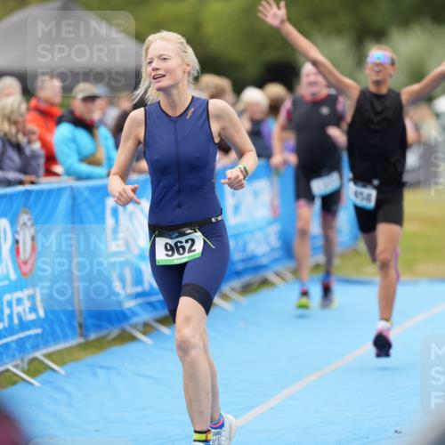 30.08.2026 - Elbe Triathlon Hamburg LAZAROV Photography http://msf.ph/oto/10028796 30.08.2026 11:58:08 Ziel 901, 962, 1333, 1458 meine-sportfotos.de