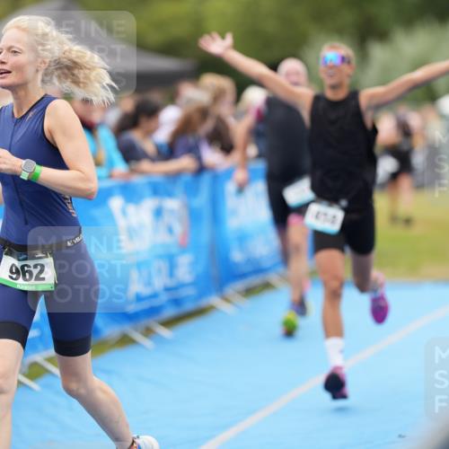 30.08.2026 - Elbe Triathlon Hamburg LAZAROV Photography http://msf.ph/oto/10028797 30.08.2026 11:58:08 Ziel 901, 962, 1333, 1458 meine-sportfotos.de