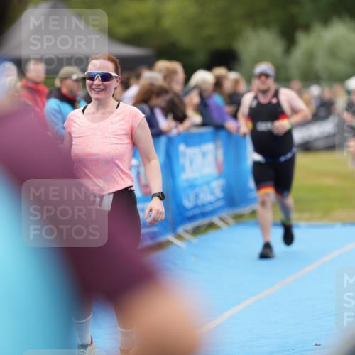 30.08.2026 - Elbe Triathlon Hamburg LAZAROV Photography http://msf.ph/oto/10028803 30.08.2026 11:58:14 Ziel 897, 901, 1181 meine-sportfotos.de