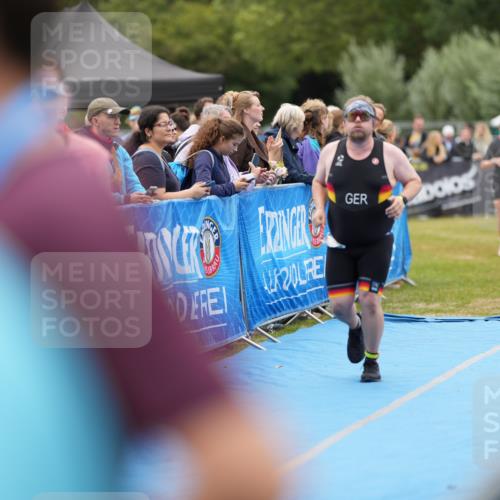 30.08.2026 - Elbe Triathlon Hamburg LAZAROV Photography http://msf.ph/oto/10028804 30.08.2026 11:58:15 Ziel 897, 901, 1181 meine-sportfotos.de