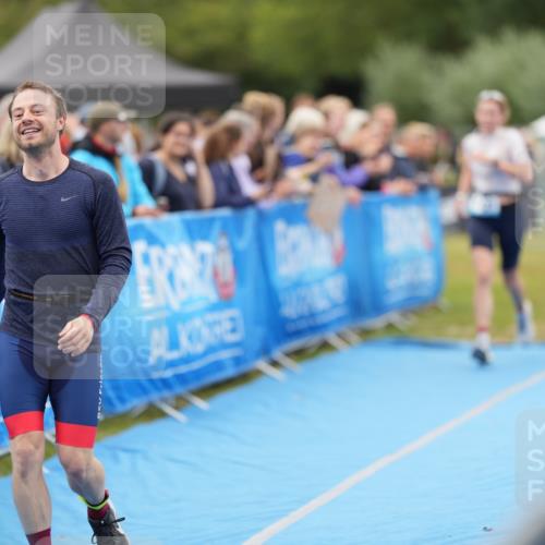 30.08.2026 - Elbe Triathlon Hamburg LAZAROV Photography http://msf.ph/oto/10028822 30.08.2026 11:58:51 Ziel 1401, 1489, 1526 meine-sportfotos.de