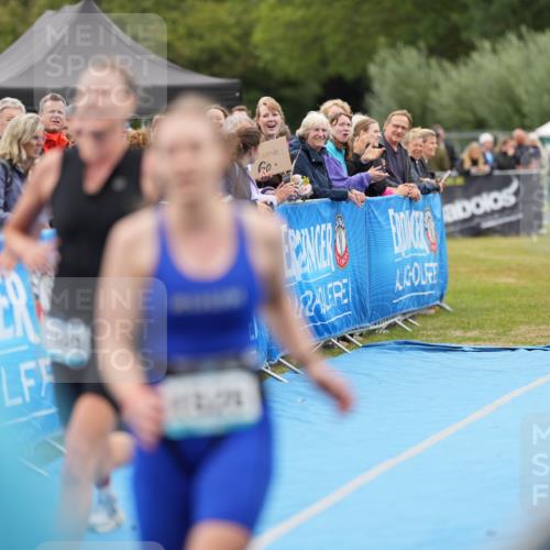 30.08.2026 - Elbe Triathlon Hamburg LAZAROV Photography http://msf.ph/oto/10028825 30.08.2026 11:58:53 Ziel 1401, 1489, 1526 meine-sportfotos.de