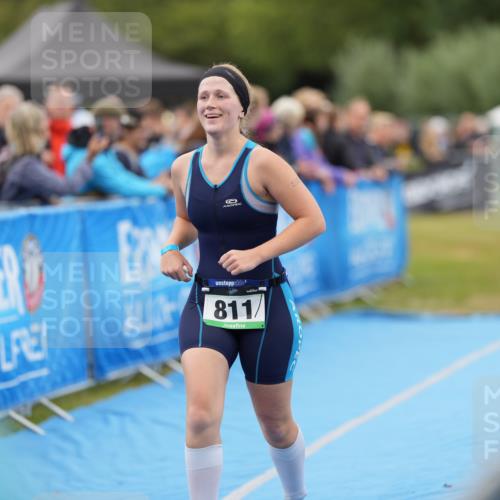 30.08.2026 - Elbe Triathlon Hamburg LAZAROV Photography http://msf.ph/oto/10028828 30.08.2026 11:59:11 Ziel 811 meine-sportfotos.de