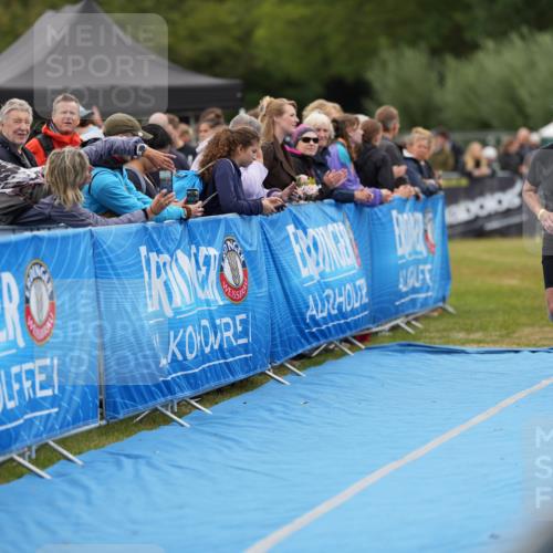 30.08.2026 - Elbe Triathlon Hamburg LAZAROV Photography http://msf.ph/oto/10028831 30.08.2026 11:59:26 Ziel 785, 859, 1131 meine-sportfotos.de