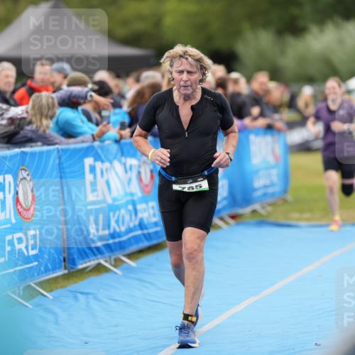 30.08.2026 - Elbe Triathlon Hamburg LAZAROV Photography http://msf.ph/oto/10028832 30.08.2026 11:59:29 Ziel 785, 859, 1131 meine-sportfotos.de