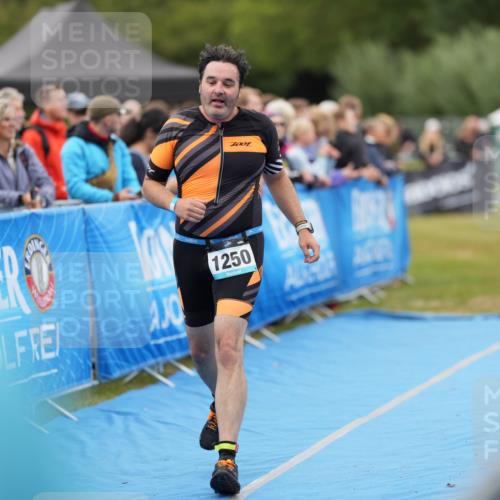 30.08.2026 - Elbe Triathlon Hamburg LAZAROV Photography http://msf.ph/oto/10028838 30.08.2026 11:59:48 Ziel 1250 meine-sportfotos.de