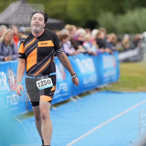 30.08.2026 - Elbe Triathlon Hamburg LAZAROV Photography http://msf.ph/oto/10028840 30.08.2026 11:59:49 Ziel 1250 meine-sportfotos.de