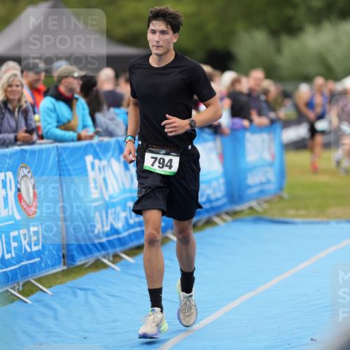 30.08.2026 - Elbe Triathlon Hamburg LAZAROV Photography http://msf.ph/oto/10028841 30.08.2026 12:00:04 Ziel 794, 1365, 1551 meine-sportfotos.de