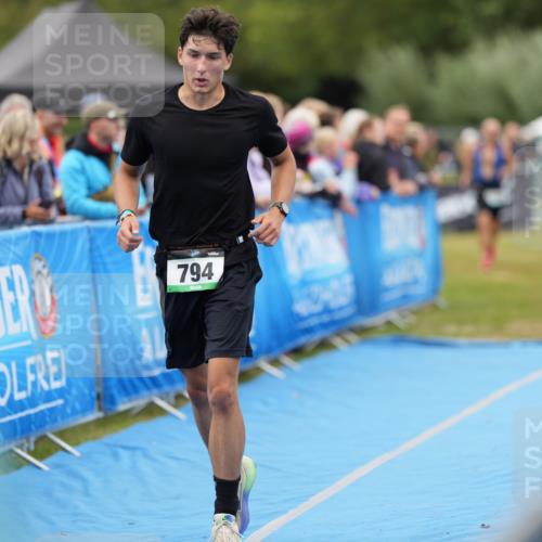 30.08.2026 - Elbe Triathlon Hamburg LAZAROV Photography http://msf.ph/oto/10028842 30.08.2026 12:00:05 Ziel 794, 1365, 1551 meine-sportfotos.de