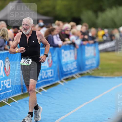 30.08.2026 - Elbe Triathlon Hamburg LAZAROV Photography http://msf.ph/oto/10028858 30.08.2026 12:00:45 Ziel 787, 975 meine-sportfotos.de