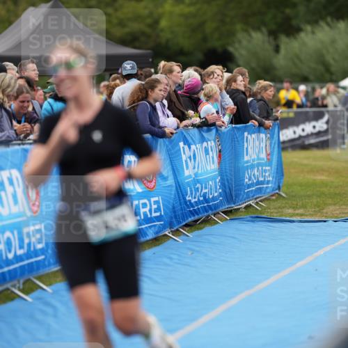 30.08.2026 - Elbe Triathlon Hamburg LAZAROV Photography http://msf.ph/oto/10028861 30.08.2026 12:01:01 Ziel 1481, 1536 meine-sportfotos.de