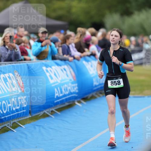 30.08.2026 - Elbe Triathlon Hamburg LAZAROV Photography http://msf.ph/oto/10028888 30.08.2026 12:02:23 Ziel 858, 1645 meine-sportfotos.de