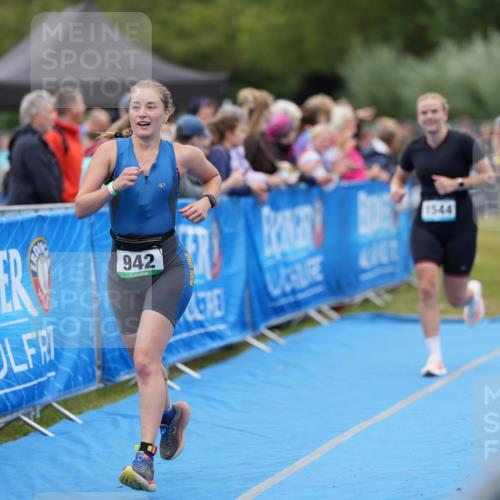 30.08.2026 - Elbe Triathlon Hamburg LAZAROV Photography http://msf.ph/oto/10028906 30.08.2026 12:03:01 Ziel 764, 942, 1544 meine-sportfotos.de