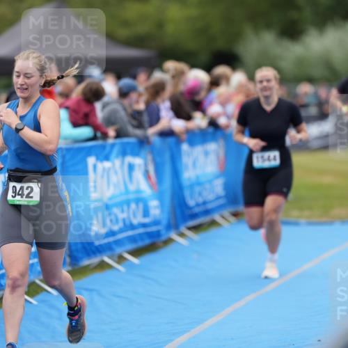 30.08.2026 - Elbe Triathlon Hamburg LAZAROV Photography http://msf.ph/oto/10028907 30.08.2026 12:03:02 Ziel 764, 942, 1544 meine-sportfotos.de