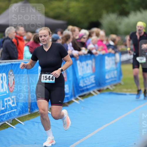 30.08.2026 - Elbe Triathlon Hamburg LAZAROV Photography http://msf.ph/oto/10028909 30.08.2026 12:03:03 Ziel 764, 942, 1544 meine-sportfotos.de