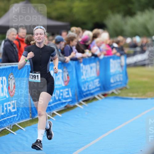30.08.2026 - Elbe Triathlon Hamburg LAZAROV Photography http://msf.ph/oto/10028915 30.08.2026 12:03:15 Ziel 865, 1391, 1560 meine-sportfotos.de