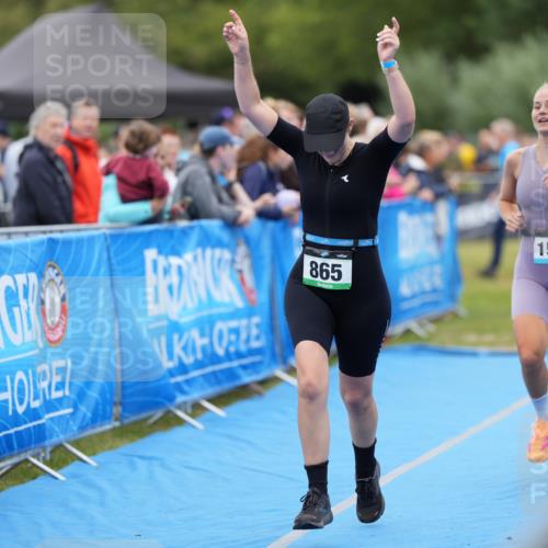 30.08.2026 - Elbe Triathlon Hamburg LAZAROV Photography http://msf.ph/oto/10028918 30.08.2026 12:03:19 Ziel 865, 952, 1391, 1560 meine-sportfotos.de