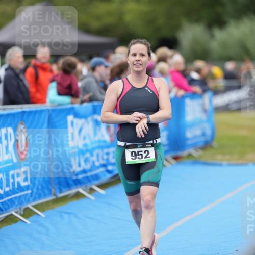 30.08.2026 - Elbe Triathlon Hamburg LAZAROV Photography http://msf.ph/oto/10028922 30.08.2026 12:03:27 Ziel 952 meine-sportfotos.de