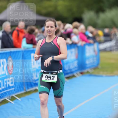 30.08.2026 - Elbe Triathlon Hamburg LAZAROV Photography http://msf.ph/oto/10028923 30.08.2026 12:03:27 Ziel 952 meine-sportfotos.de