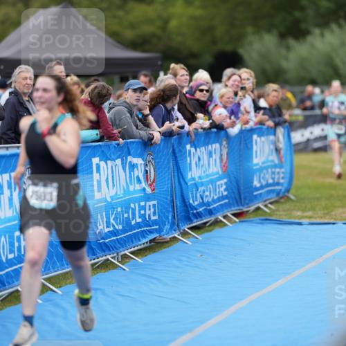 30.08.2026 - Elbe Triathlon Hamburg LAZAROV Photography http://msf.ph/oto/10028924 30.08.2026 12:03:38 Ziel 1388, 1420, 1500, 1503 meine-sportfotos.de