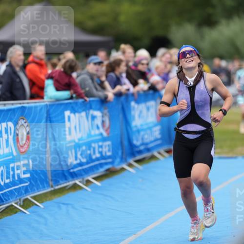30.08.2026 - Elbe Triathlon Hamburg LAZAROV Photography http://msf.ph/oto/10028927 30.08.2026 12:03:39 Ziel 1388, 1420, 1466, 1500, 1503 meine-sportfotos.de