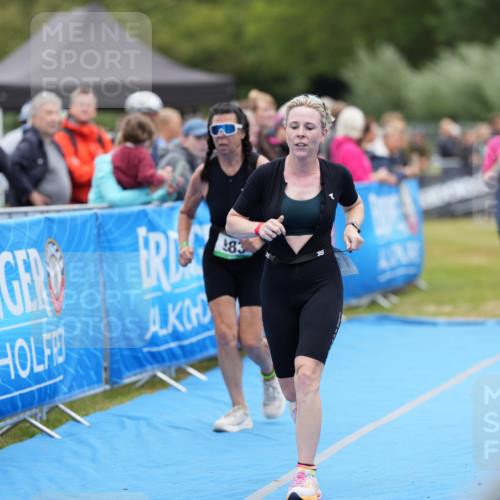 30.08.2026 - Elbe Triathlon Hamburg LAZAROV Photography http://msf.ph/oto/10028963 30.08.2026 12:04:48 Ziel 921, 983, 1127 meine-sportfotos.de
