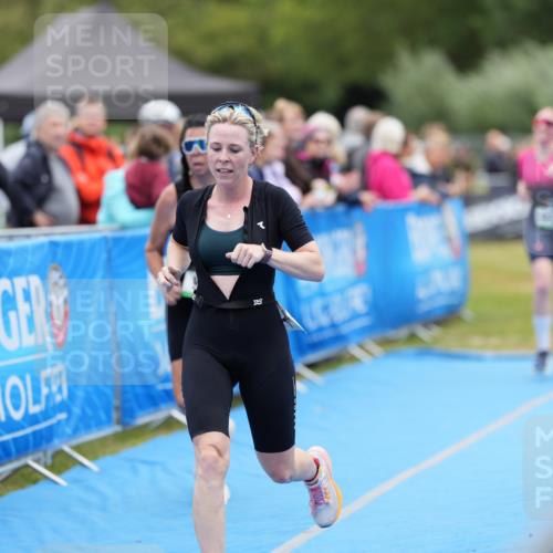 30.08.2026 - Elbe Triathlon Hamburg LAZAROV Photography http://msf.ph/oto/10028964 30.08.2026 12:04:49 Ziel 921, 983, 1127 meine-sportfotos.de