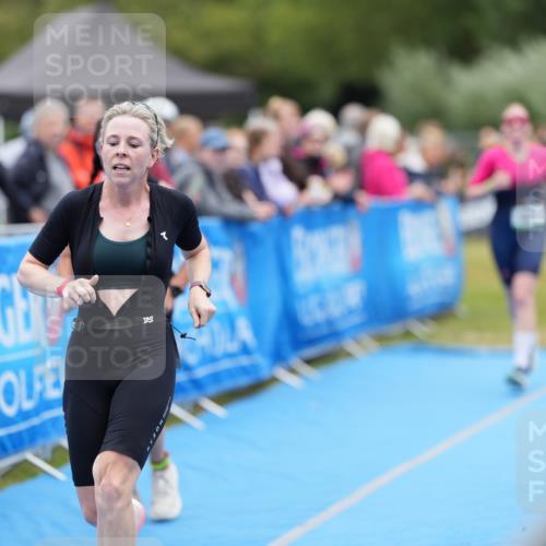 30.08.2026 - Elbe Triathlon Hamburg LAZAROV Photography http://msf.ph/oto/10028965 30.08.2026 12:04:49 Ziel 921, 983, 1127 meine-sportfotos.de