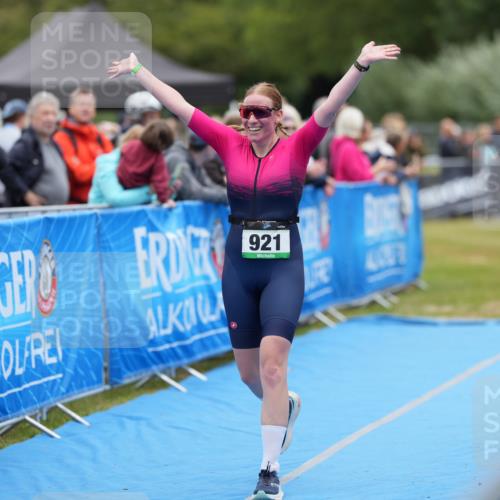 30.08.2026 - Elbe Triathlon Hamburg LAZAROV Photography http://msf.ph/oto/10028966 30.08.2026 12:04:51 Ziel 921, 983, 1127 meine-sportfotos.de