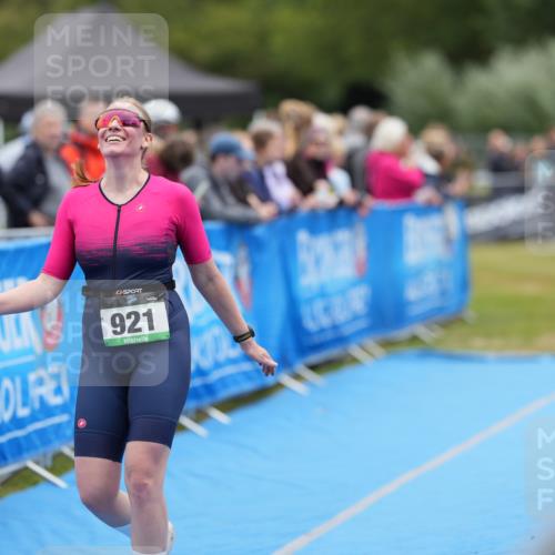 30.08.2026 - Elbe Triathlon Hamburg LAZAROV Photography http://msf.ph/oto/10028968 30.08.2026 12:04:52 Ziel 921, 983, 1127 meine-sportfotos.de