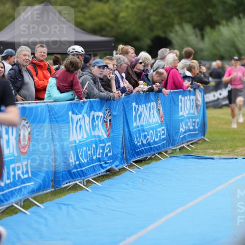 30.08.2026 - Elbe Triathlon Hamburg LAZAROV Photography http://msf.ph/oto/10028974 30.08.2026 12:05:08 Ziel 813, 1459, 1488 meine-sportfotos.de