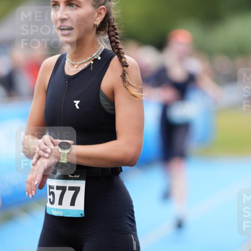 30.08.2026 - Elbe Triathlon Hamburg LAZAROV Photography http://msf.ph/oto/10028999 30.08.2026 12:05:40 Ziel 564, 1475, 1508 meine-sportfotos.de