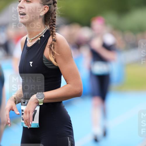 30.08.2026 - Elbe Triathlon Hamburg LAZAROV Photography http://msf.ph/oto/10029000 30.08.2026 12:05:41 Ziel 564, 1475, 1508 meine-sportfotos.de
