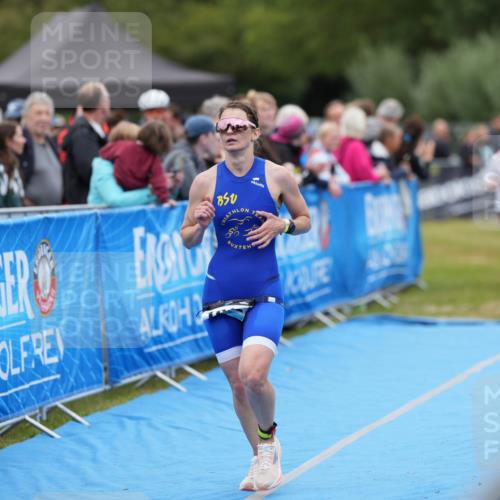 30.08.2026 - Elbe Triathlon Hamburg LAZAROV Photography http://msf.ph/oto/10029004 30.08.2026 12:05:50 Ziel 1396, 1398, 1508 meine-sportfotos.de