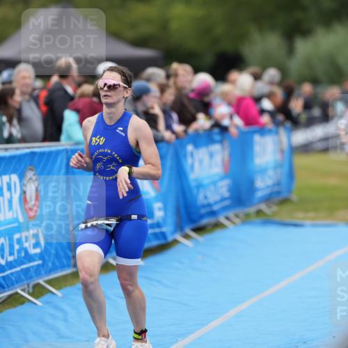 30.08.2026 - Elbe Triathlon Hamburg LAZAROV Photography http://msf.ph/oto/10029005 30.08.2026 12:05:50 Ziel 1396, 1398, 1508 meine-sportfotos.de