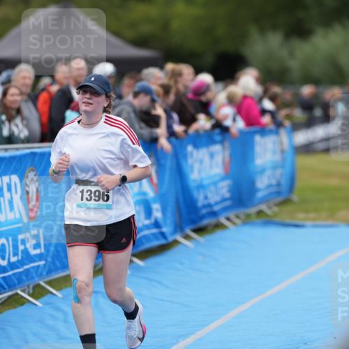 30.08.2026 - Elbe Triathlon Hamburg LAZAROV Photography http://msf.ph/oto/10029008 30.08.2026 12:05:55 Ziel 1396, 1398 meine-sportfotos.de