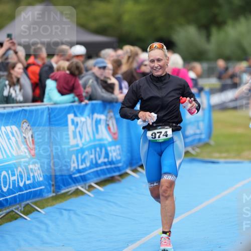 30.08.2026 - Elbe Triathlon Hamburg LAZAROV Photography http://msf.ph/oto/10029013 30.08.2026 12:06:19 Ziel 974, 1402, 1487 meine-sportfotos.de