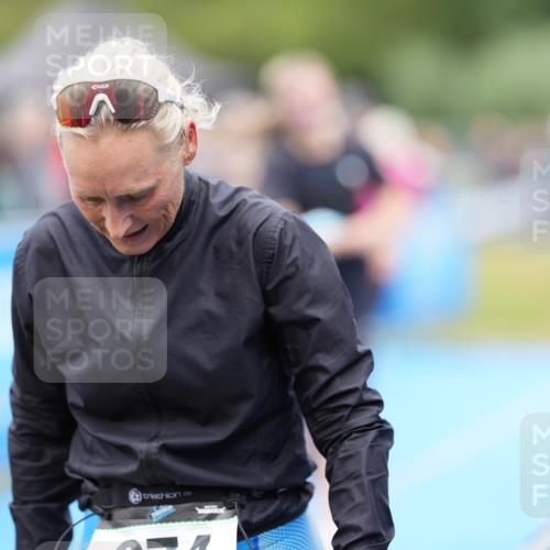 30.08.2026 - Elbe Triathlon Hamburg LAZAROV Photography http://msf.ph/oto/10029017 30.08.2026 12:06:27 Ziel 1402, 1493, 1703 meine-sportfotos.de