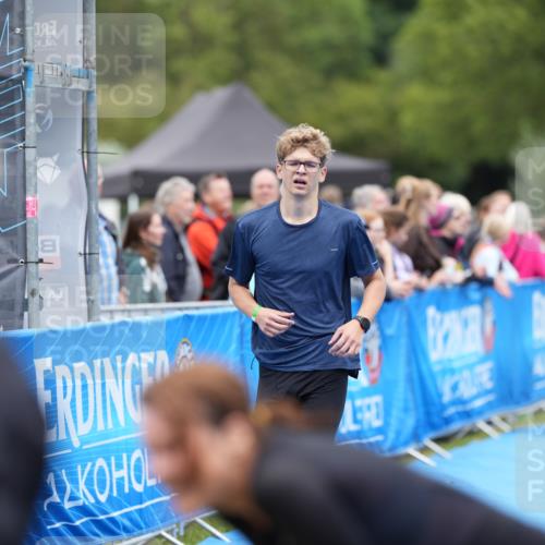 30.08.2026 - Elbe Triathlon Hamburg LAZAROV Photography http://msf.ph/oto/10029028 30.08.2026 12:06:45 Ziel 1448 meine-sportfotos.de