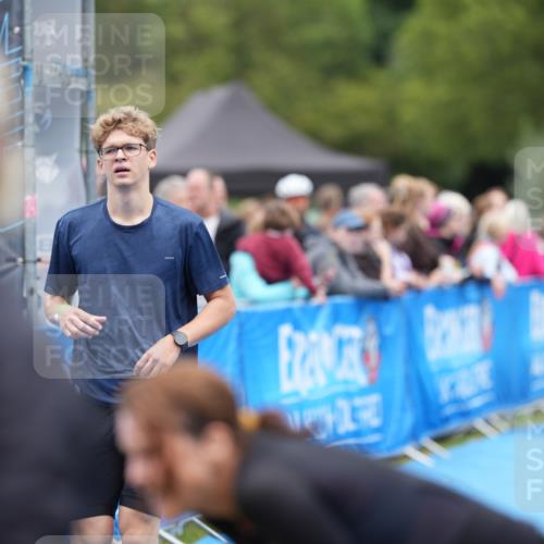 30.08.2026 - Elbe Triathlon Hamburg LAZAROV Photography http://msf.ph/oto/10029030 30.08.2026 12:06:46 Ziel 1448 meine-sportfotos.de