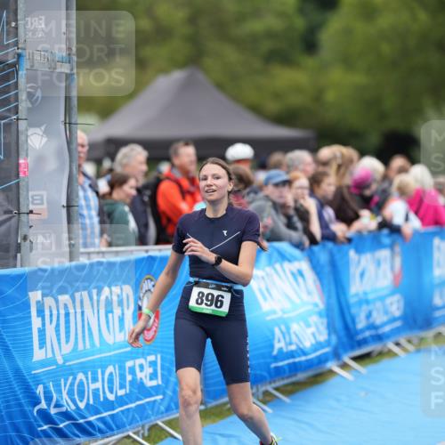 30.08.2026 - Elbe Triathlon Hamburg LAZAROV Photography http://msf.ph/oto/10029031 30.08.2026 12:06:59 Ziel 896, 1513, 1610 meine-sportfotos.de