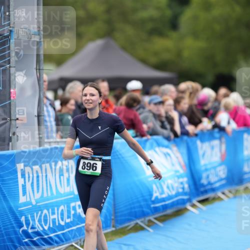 30.08.2026 - Elbe Triathlon Hamburg LAZAROV Photography http://msf.ph/oto/10029032 30.08.2026 12:06:59 Ziel 896, 1513, 1610 meine-sportfotos.de