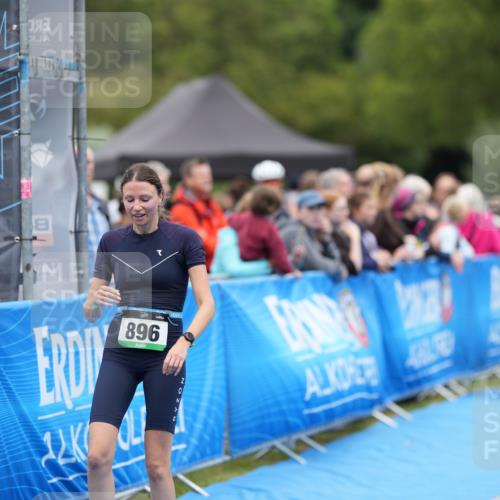 30.08.2026 - Elbe Triathlon Hamburg LAZAROV Photography http://msf.ph/oto/10029033 30.08.2026 12:06:59 Ziel 896, 1513, 1610 meine-sportfotos.de