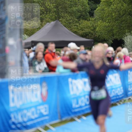 30.08.2026 - Elbe Triathlon Hamburg LAZAROV Photography http://msf.ph/oto/10029042 30.08.2026 12:07:27 Ziel 923 meine-sportfotos.de