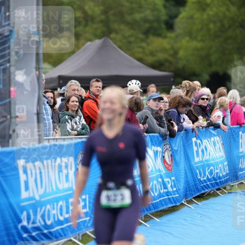 30.08.2026 - Elbe Triathlon Hamburg LAZAROV Photography http://msf.ph/oto/10029043 30.08.2026 12:07:28 Ziel 923 meine-sportfotos.de