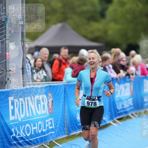 30.08.2026 - Elbe Triathlon Hamburg LAZAROV Photography http://msf.ph/oto/10029050 30.08.2026 12:07:51 Ziel 978, 1095 meine-sportfotos.de