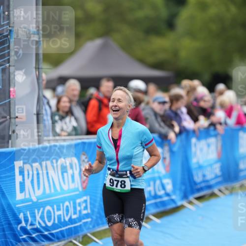 30.08.2026 - Elbe Triathlon Hamburg LAZAROV Photography http://msf.ph/oto/10029051 30.08.2026 12:07:52 Ziel 835, 978, 1095, 1501 meine-sportfotos.de