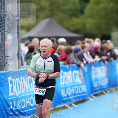 30.08.2026 - Elbe Triathlon Hamburg LAZAROV Photography http://msf.ph/oto/10029060 30.08.2026 12:08:07 Ziel 1366 meine-sportfotos.de
